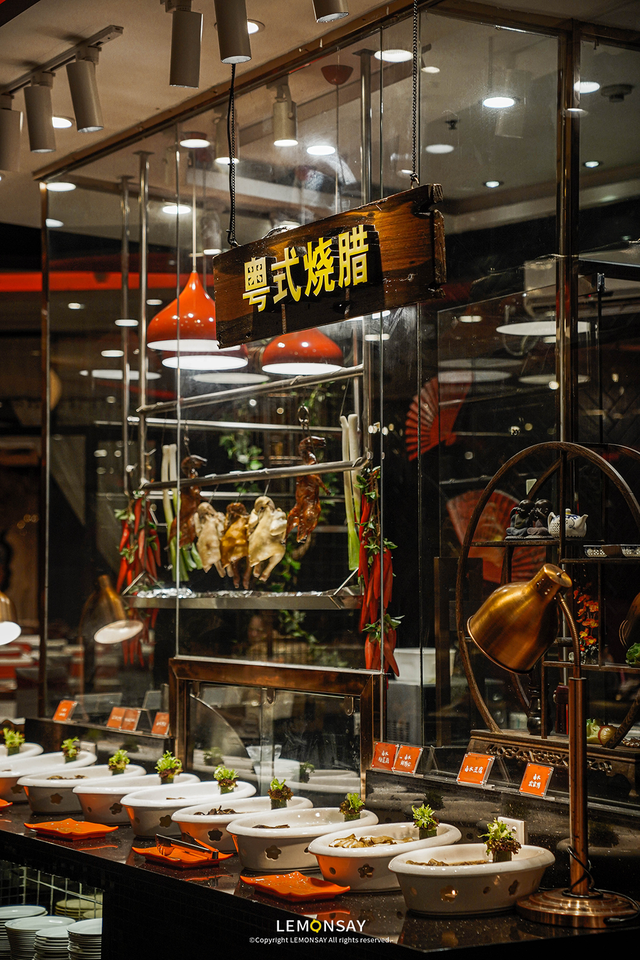 四海一家自助餐多少钱,成都春熙路附近的海鲜自助大餐,人均150,吃的是