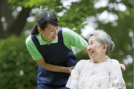 生儿生女都一样养老？到了晚年才发现，并非如此图片
