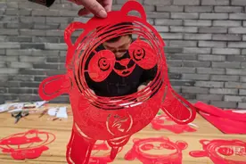 为冬奥健儿加油！四川版剪纸“冰墩墩”组团亮相图片