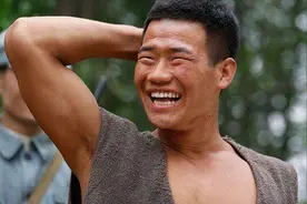 嘎子哥直播聊天，声称北京有几套房子，住五亿豪宅出行不方便？图片