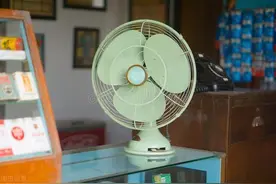 不管电风扇多脏，不用拆下来，教你简单一招，灰尘污垢自己往下掉图片