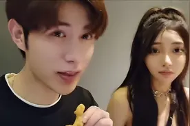 虎牙正式向童锦程妥协，祖师爷愚人节携手30位美女，强势回归图片