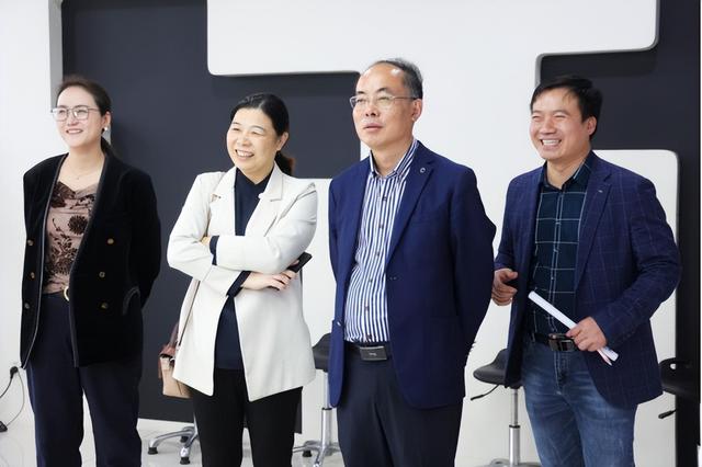 �����������˲���������Ϭ��������Ӫ��ְҵ�����ջݷ�չ