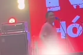 乐手演出时当众脱裤子，有啥后果？图片