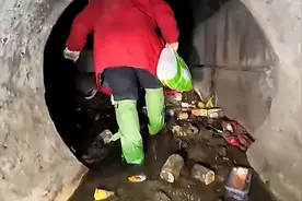 大量的美国人，像老鼠一样死在恶臭的下水道！美国到底怎么了？图片