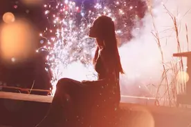 我和大学班长深爱十年未果，他死后，他老婆告诉了我一个大秘密图片