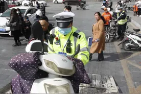 南阳：为期两个月的“春雷行动”来了 重点整治非机动车和行人交通违法图片