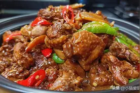 鸭肉别再炖了换个吃法，把它做成酱烧味，香气浓郁，下酒很不错图片