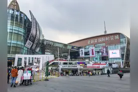 成都低调的富豪集聚地，豪车停满马路边，20年前就有人一天赚2万图片