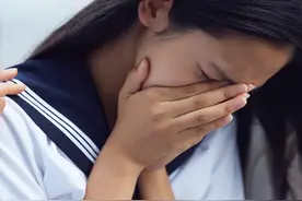 一大学生哭诉：50岁母亲再婚58岁大叔，还怀孕6个月，我该怎么办图片