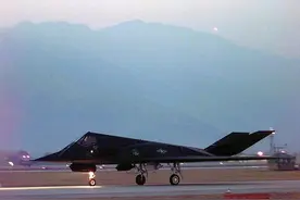 美军隐形战机神话破灭？原来不止一架F-117被击中 偷偷隐瞒20多年图片