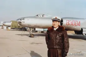 服役40载光荣停飞，特级飞行员与塔台对话让人动容！图片