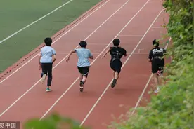 体育成绩花钱就能改满分？教育公平不容弄虚作假|荔枝时评图片