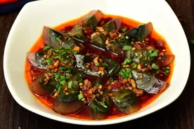 凉拌皮蛋，调料是关键，切记多放3味料，皮蛋不苦不涩，不腥气图片
