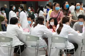 26岁小伙喜欢裙子，对异性没兴趣，诊断后医生后背冷汗：他是女的图片