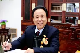 湖南“土皇帝”修建豪华庄园“选妃”，睡觉翻牌，最小情人00后图片