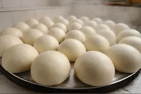 蒸馒头时，“开水上锅”和“冷水蒸”区别挺大，学会再蒸不吃亏图片