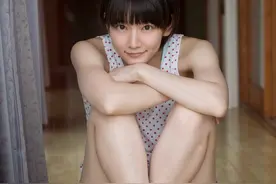 93年日本女星吉岡里帆，清纯靓丽的短发酒窝美女图片