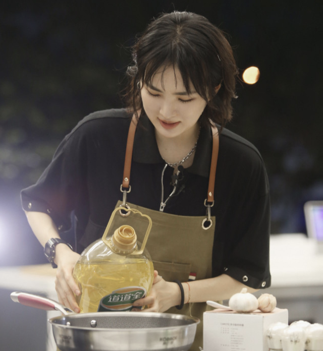 表面是艺人，实际是富家千金的7位女星，她们最不怕的就是潜规则
