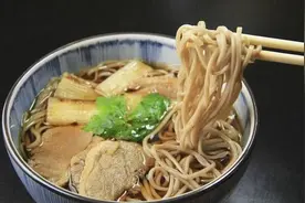 天天吃面条，对健康来说是好是坏？医生直言：吃面条时要注意3点图片