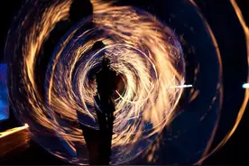 摄影技巧：过年的手持烟花怎么拍光绘摄影？手机相机都可以图片