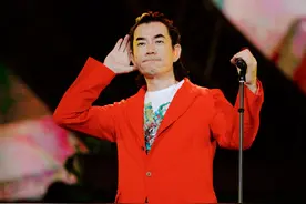 32年后再看任贤齐：他的演艺生涯，他的爱人陈则妤，堪称娱圈罕有图片