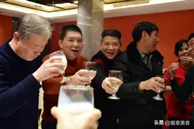 请人喝酒，开场白不会说？牢记这3句“行话”，省的朋友变仇人图片