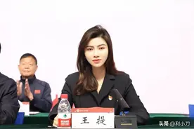 高校女副校长美出天际，评论区却不堪入目，我们应该反思什么？图片