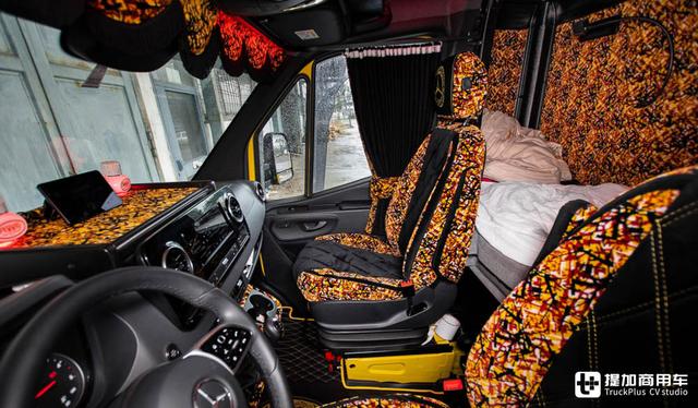 V6奔驰凌特被改成牵引车，还加装了生活舱，波兰人改装玩得是真溜