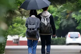 又是别人家的学校？南开大学“夫妻寝室”走红，评论区却吵起来了图片
