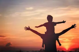 人到中年，我才懂得父亲的孤独图片