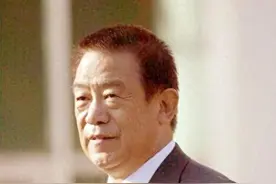 演员高明:晚年和儿子女儿做邻居，他的养老方式真的很“高明”图片