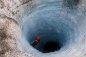 飞机上大闹声称有地心人已是第六次循环，难道真的存在地心人吗？图片