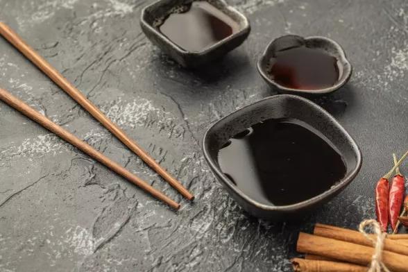 广东4款放心食醋，经鉴定，由100%纯粮精制，氨基酸最高的达8种