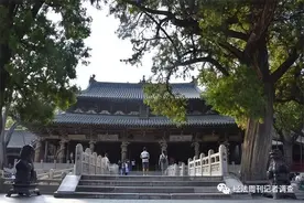 中国现存最早的木雕盘龙，仅此一例图片