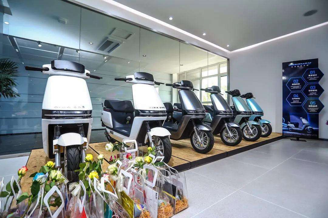 爱玛A500长续航电动车_雅迪Q6长续航电动车_爱玛电动车有哪些优点