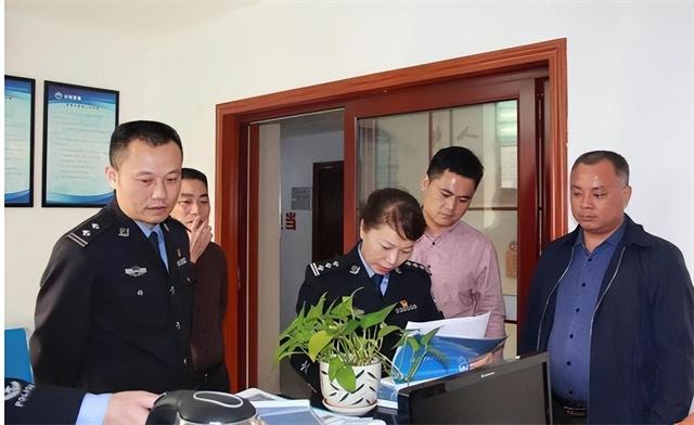 16岁从警入职43年，上班穿4000元短袖，警号030008狠角色终于落网