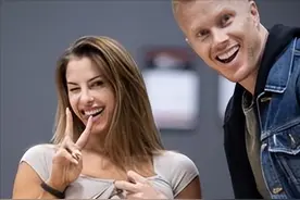 腹肌对称性很好的健身美女杰西卡图片