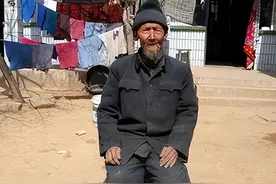 河北老农洪水中抓回一袋子，45年后打开袋子，惊动当地政府图片