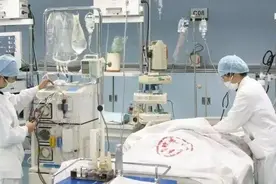 “就是死也要死在这房里！”八旬老母亲为儿“拒执“，秦海法官出了个主意图片