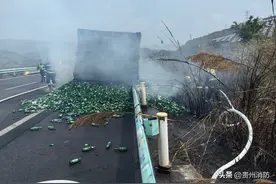 应急救援丨火上浇“酒”！满车啤酒变烧酒图片