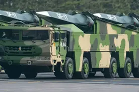 中国东风17高超音速导弹，反导系统的噩梦！根本没有导弹能拦住它图片