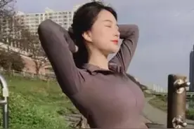25岁韩国小姐姐热衷瑜伽，3年打造迷人腰线，凹凸身材羡煞旁人图片