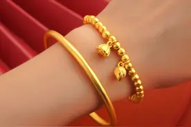 金手镯的左右究竟应该戴哪只手？不同寓意大揭秘图片