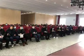 重庆一“铁饭碗”被冷落，70多个空缺岗位，求职者：学历门槛真高图片