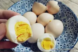 煮鸡蛋时，开水、冷水下锅都不对！牢记这5点，轻轻一碰就脱壳图片
