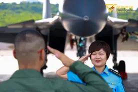 军恋｜浪花白和空军蓝的极致浪漫：你放心去飞，我等你回来图片