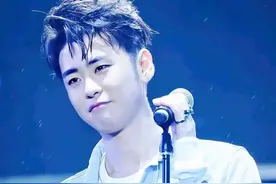 缺席相声春晚，名字被注册商标，郭德纲对张云雷的控制才刚刚开始图片