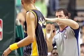 技术犯规和违体犯规的5个不同之处，为什么违体犯规被重罚图片