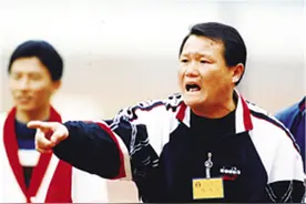 极具争议的教头，堪称辽宁足球苦主，疑似消极比赛，留下经典名言图片